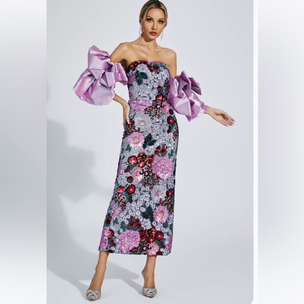 Amelie Purple Flower Embellishment Dress
Purple/